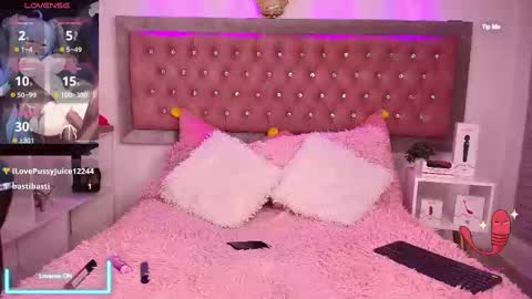 Snapshot of emma_wilder chatting on March 10, 8:45 pm neko online show from March 10, 8:45 pm