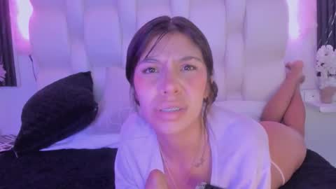 emmaa00_ online show from March 25, 4:32 pm