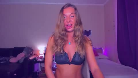 Snapshot of emmaabramson chatting on September 17, 12:14 pm Emma online show from September 17, 12:14 pm