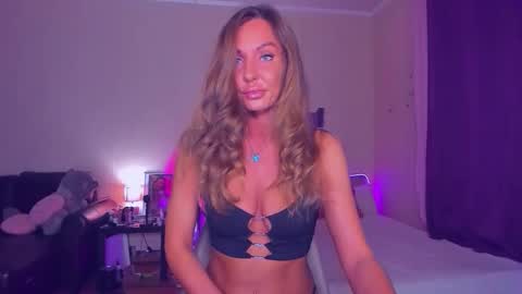 Snapshot of emmaabramson chatting on September 18, 3:32 pm Emma online show from September 18, 3:32 pm