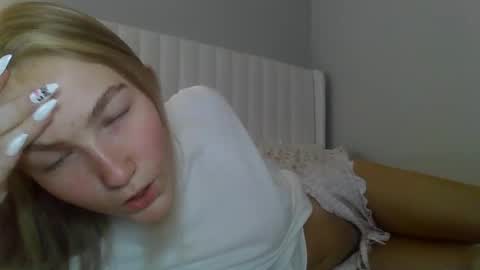 Emmaxbrooksxo online show from March 2, 4:01 am