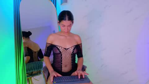 Emma online show from March 25, 1:03 pm