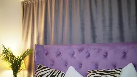 Snapshot of emmadallas chatting on November 2, 12:25 am Emma online show from November 2, 12:25 am