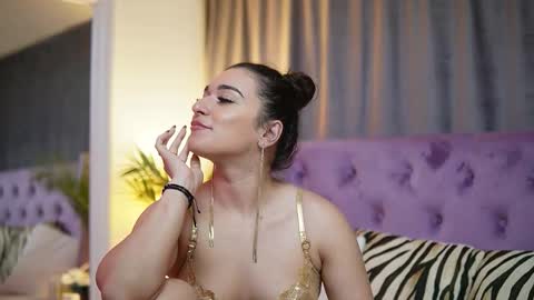 Snapshot of emmadallas chatting on November 1, 12:15 am Emma online show from November 1, 12:15 am