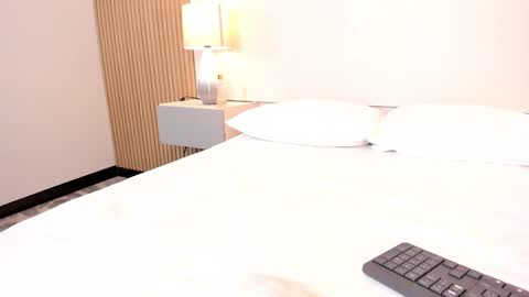 emmaespencer  online show from February 3, 6:40 am