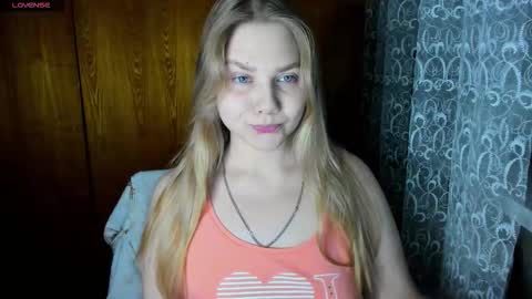 Snapshot of emmafrizea chatting on October 27, 8:36 pm Hello Im newMake me cumPVT 12tk for min ALL INCLUSIVE online show from October 27, 8:36 pm
