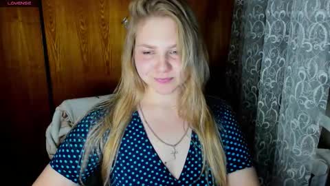 Snapshot of emmafrizea chatting on October 20, 9:07 pm Hello Im newMake me cumPVT 12tk for min ALL INCLUSIVE online show from October 20, 9:07 pm