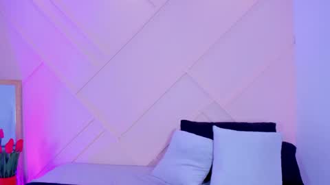 Snapshot of emmajohanson chatting on October 1, 8:25 pm emmajohanson online show from October 1, 8:25 pm