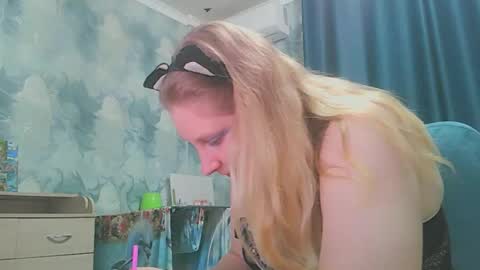 emmamelody online show from October 15, 7:05 pm