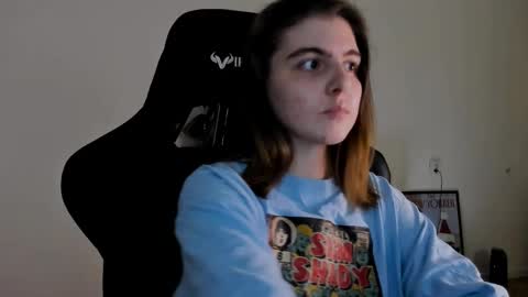 Snapshot of emmamon chatting on February 9, 7:52 pm Emma online show from February 9, 7:52 pm