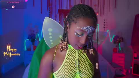 Snapshot of emmasanzoficial chatting on October 31, 11:36 am Sara online show from October 31, 11:36 am