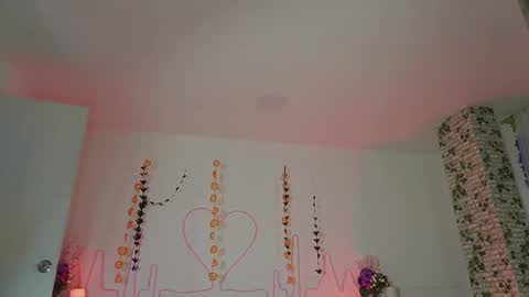 Snapshot of emmasanzoficial chatting on October 12, 11:45 am Sara online show from October 12, 11:45 am