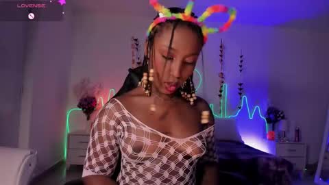 Snapshot of emmasanzoficial chatting on October 17, 11:35 am Sara online show from October 17, 11:35 am