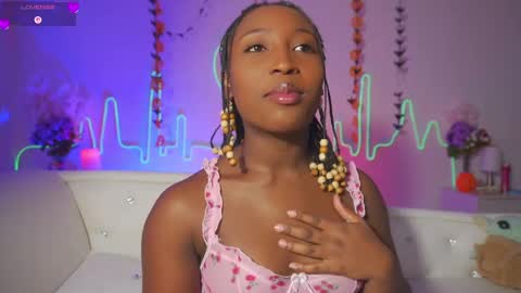 Snapshot of emmasanzoficial chatting on October 13, 11:46 am Sara online show from October 13, 11:46 am