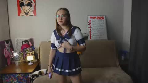 Mia online show from August 5, 5:41 pm