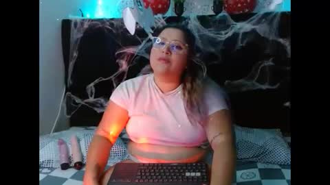 Snapshot of emmatower chatting on October 21, 7:29 pm emmatower online show from October 21, 7:29 pm