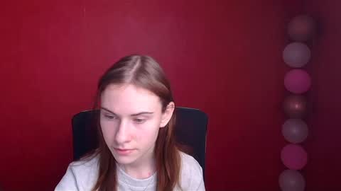 Snapshot of emmi_rossum chatting on March 5, 12:11 pm Emmi online show from March 5, 12:11 pm