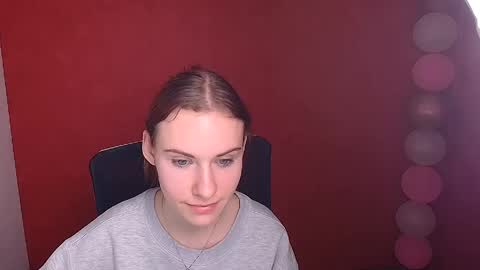 Snapshot of emmi_rossum chatting on February 21, 12:39 pm Emmi online show from February 21, 12:39 pm