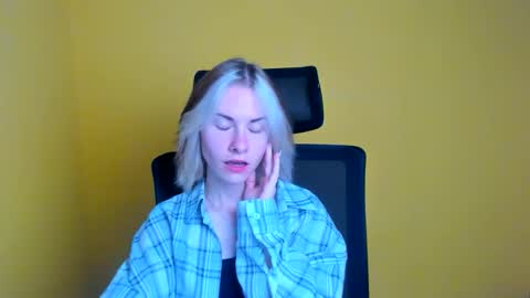 Snapshot of emmi_rossum chatting on September 10, 5:29 am Emmi online show from September 10, 5:29 am
