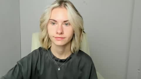 Snapshot of emmi_rossum chatting on September 15, 5:27 am Emmi online show from September 15, 5:27 am