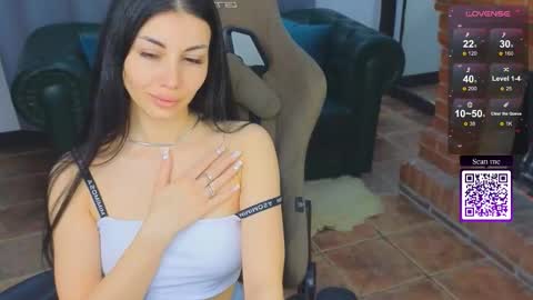 Snapshot of emmi_swon chatting on October 18, 11:17 pm Mia online show from October 18, 11:17 pm