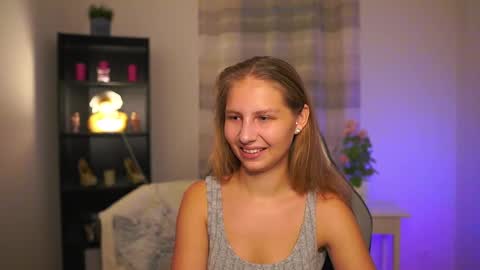 Emmie online show from December 18, 2:33 pm