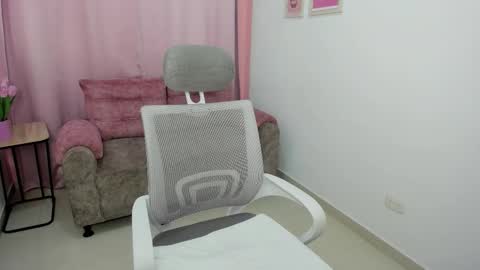 Snapshot of emmiejones_ chatting on October 21, 8:02 pm Emmi online show from October 21, 8:02 pm