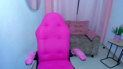 Snapshot of emmiejones_ chatting on November 1, 11:52 pm Emmi online show from November 1, 11:52 pm