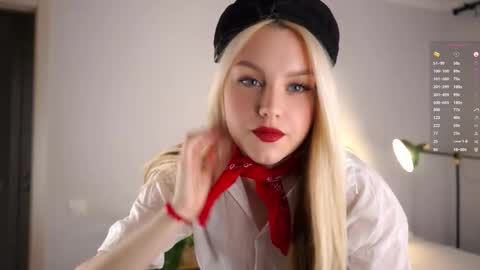 Snapshot of emmiemurray chatting on October 29, 6:40 am Aurora online show from October 29, 6:40 am