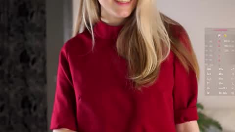 Snapshot of emmiemurray chatting on October 1, 7:24 am Aurora online show from October 1, 7:24 am