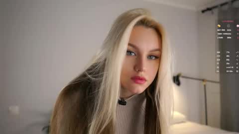 Snapshot of emmiemurray chatting on October 28, 6:19 am Aurora online show from October 28, 6:19 am