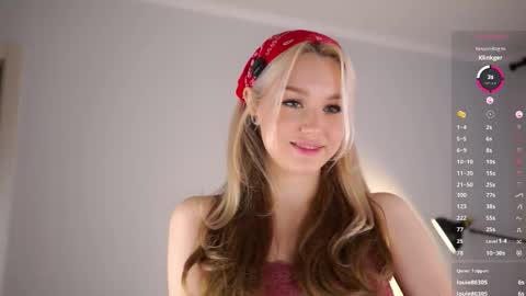 Snapshot of emmiemurray chatting on October 24, 6:31 am Aurora online show from October 24, 6:31 am