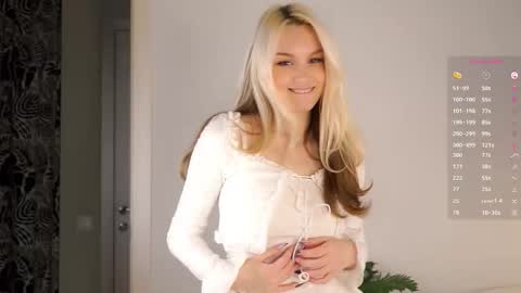 Snapshot of emmiemurray chatting on September 30, 7:14 am Aurora online show from September 30, 7:14 am