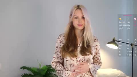 Snapshot of emmiemurray chatting on September 26, 5:27 am Aurora online show from September 26, 5:27 am