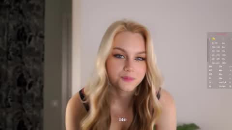 Snapshot of emmiemurray chatting on October 10, 8:08 am Aurora online show from October 10, 8:08 am