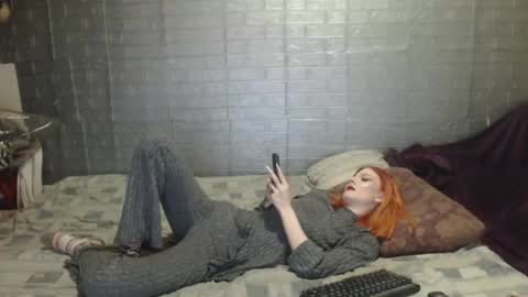 Snapshot of emmily000 chatting on December 7, 12:30 am Emmily000 online show from December 7, 12:30 am