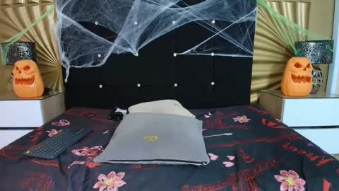 Emmily keller online show from October 9, 1:59 pm