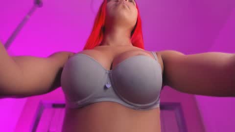 Snapshot of emmily_savage chatting on October 20, 11:46 am    online show from October 20, 11:46 am