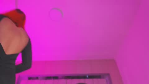 Snapshot of emmily_savage chatting on October 24, 12:01 pm    online show from October 24, 12:01 pm