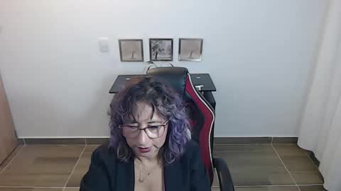 Emmily online show from November 28, 6:38 am