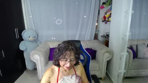 Snapshot of emmilychevalier chatting on February 8, 11:24 pm Emmily online show from February 8, 11:24 pm