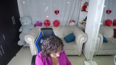 Snapshot of emmilychevalier chatting on February 25, 11:37 pm Emmily online show from February 25, 11:37 pm