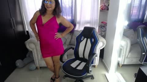 Snapshot of emmilychevalier chatting on December 12, 9:58 pm Emmily online show from December 12, 9:58 pm