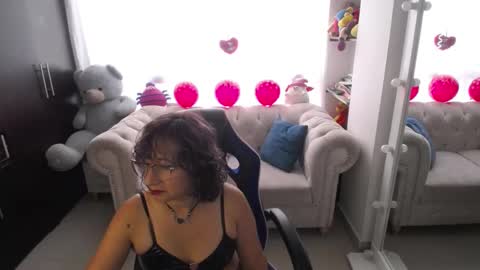 Snapshot of emmilychevalier chatting on February 15, 10:10 pm Emmily online show from February 15, 10:10 pm