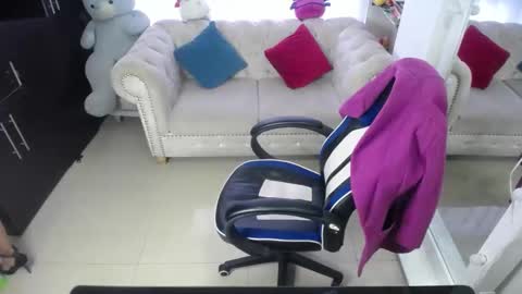 Snapshot of emmilychevalier chatting on March 4, 10:49 pm Emmily online show from March 4, 10:49 pm