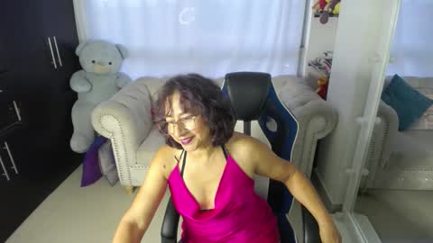 Snapshot of emmilychevalier chatting on February 10, 11:13 pm Emmily online show from February 10, 11:13 pm