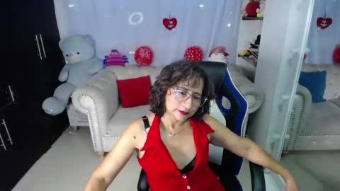 Snapshot of emmilychevalier chatting on February 21, 11:21 pm Emmily online show from February 21, 11:21 pm