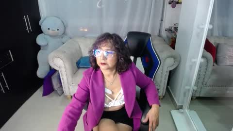 Snapshot of emmilychevalier chatting on February 11, 11:33 pm Emmily online show from February 11, 11:33 pm