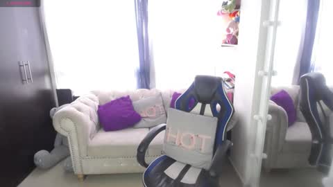 Snapshot of emmilychevalier chatting on January 6, 9:11 pm Emmily online show from January 6, 9:11 pm