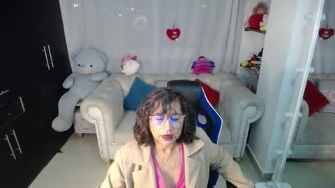 Snapshot of emmilychevalier chatting on March 8, 12:09 am Emmily online show from March 8, 12:09 am